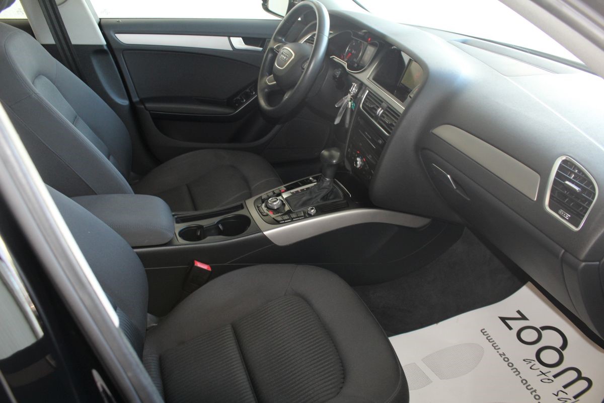 Audi A4
 2,0 TDI AVANT S-TRONIC ATTRACTION Navi