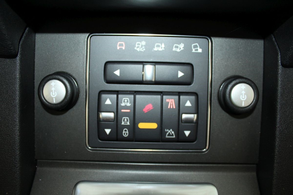 Land Rover
 DISCOVERY 4 SDV6 3,0 HSE