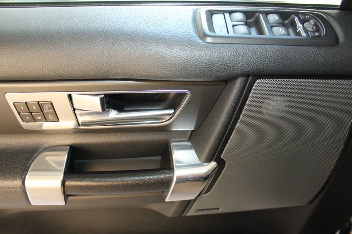 Land Rover
 DISCOVERY 4 SDV6 3,0 HSE