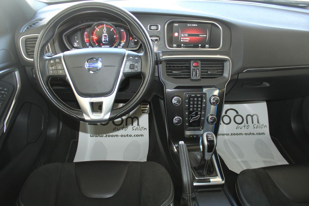 Volvo
 V40 2,0 D2 R-Desing