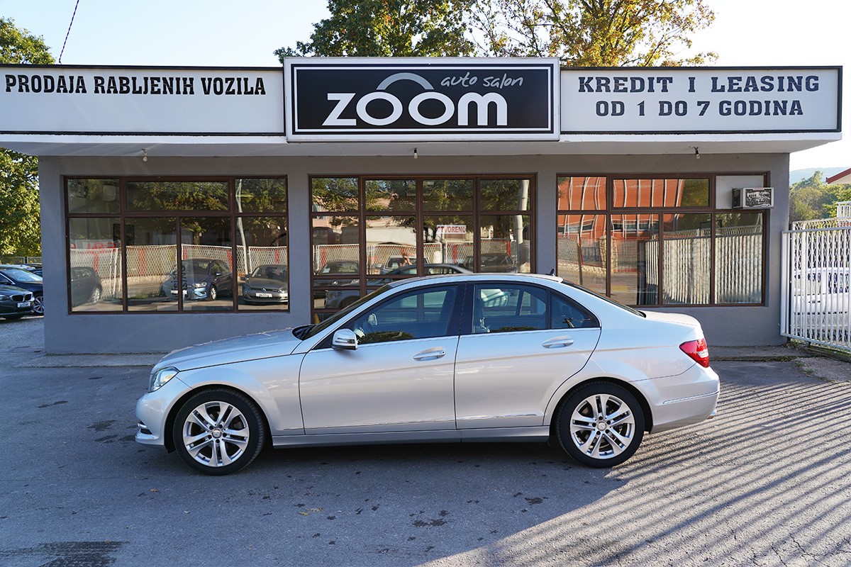 Mercedes-Benz C-Class
 220 CDI 