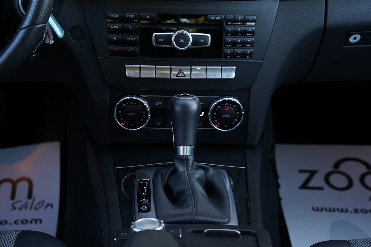 Mercedes-Benz C-Class
 220 CDI 