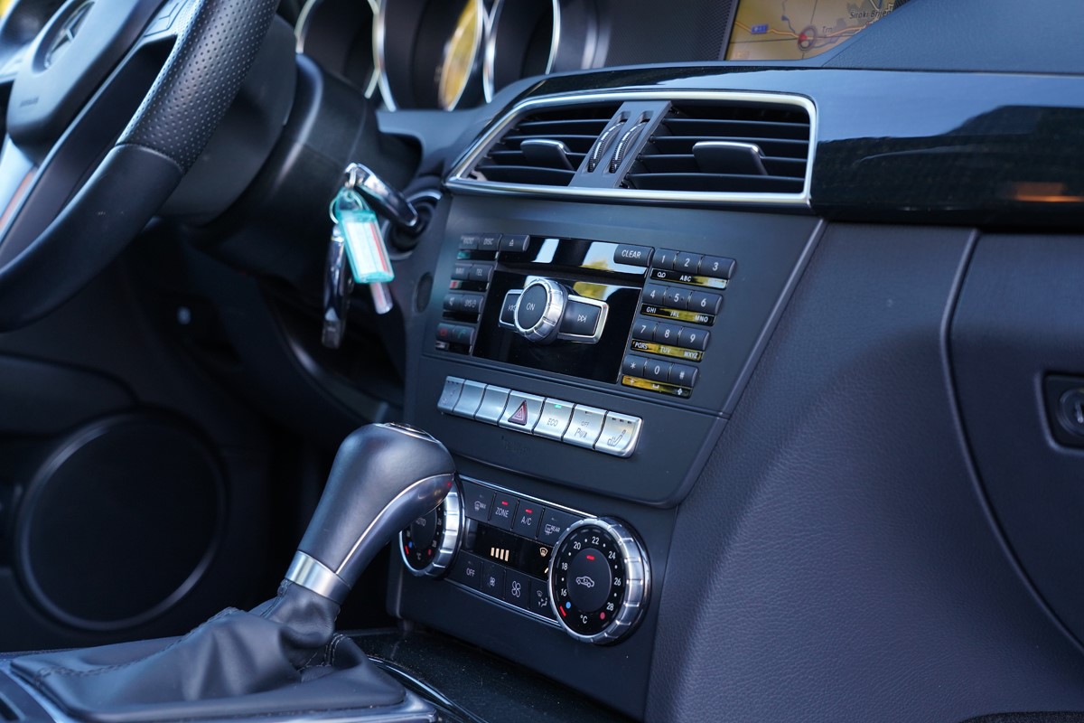 Mercedes-Benz C-Class
 220 CDI 