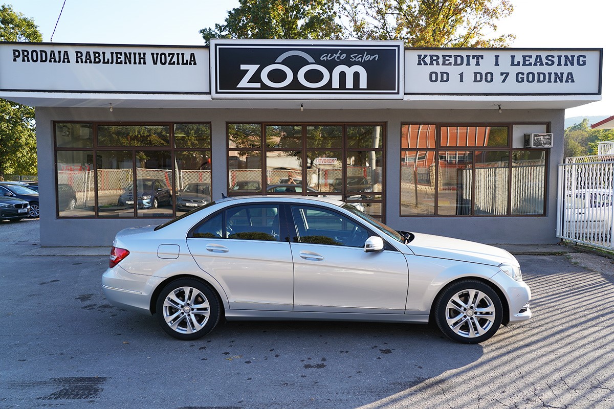 Mercedes-Benz C-Class
 220 CDI 