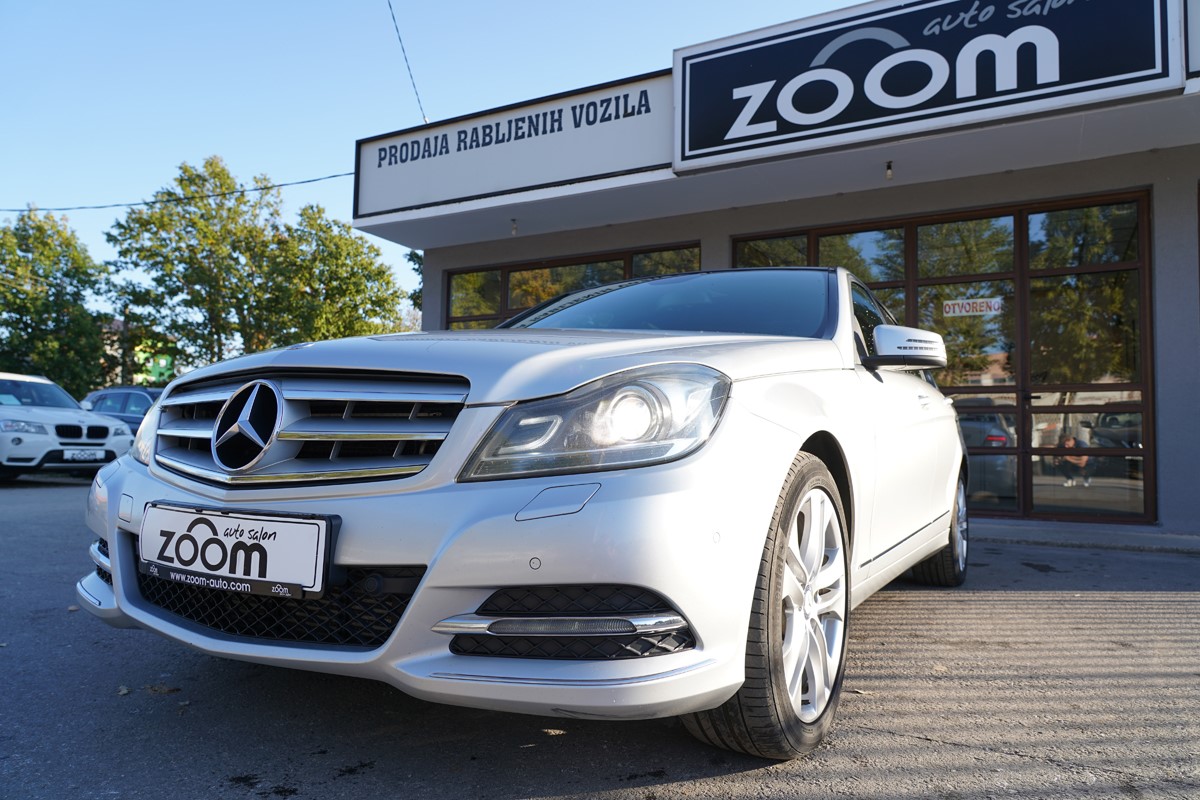 Mercedes-Benz C-Class
 220 CDI 