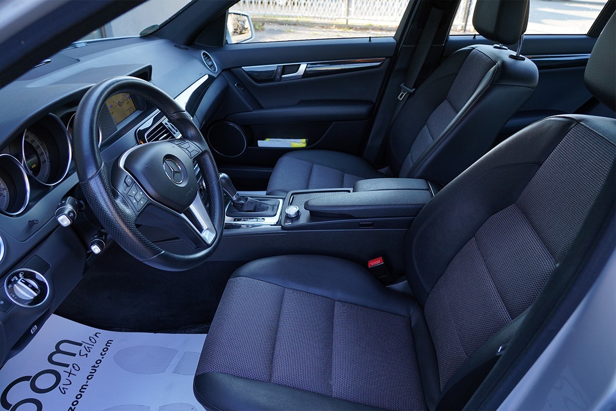 Mercedes-Benz C-Class
 220 CDI 