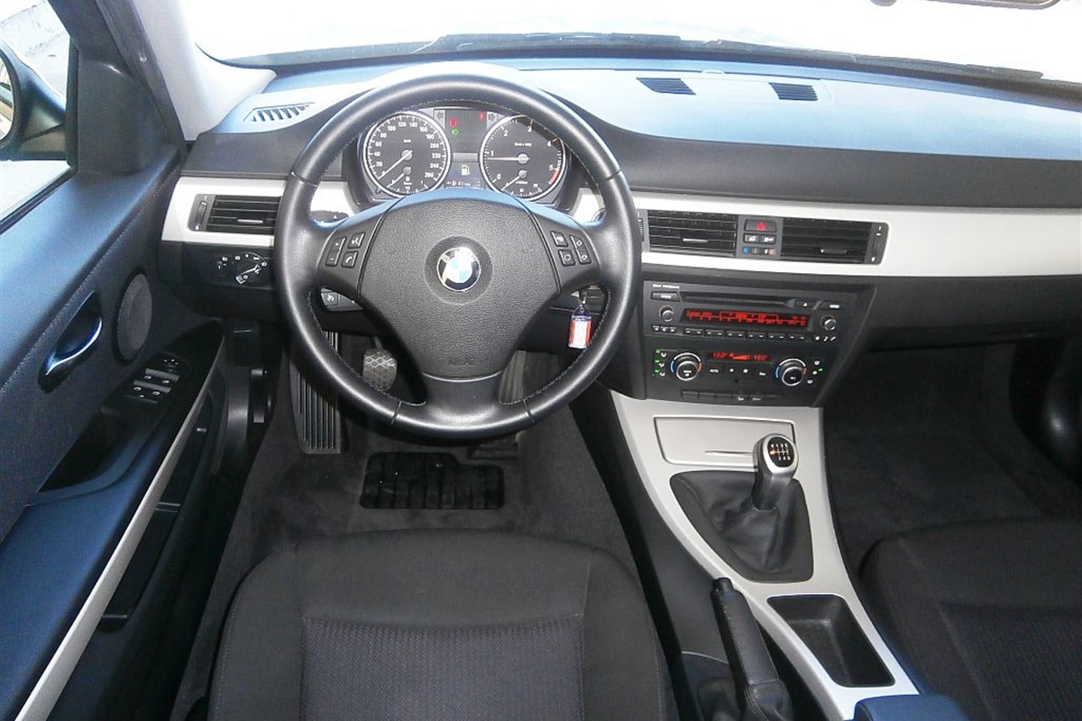 BMW
 3-Series 320 D xDrive Confort