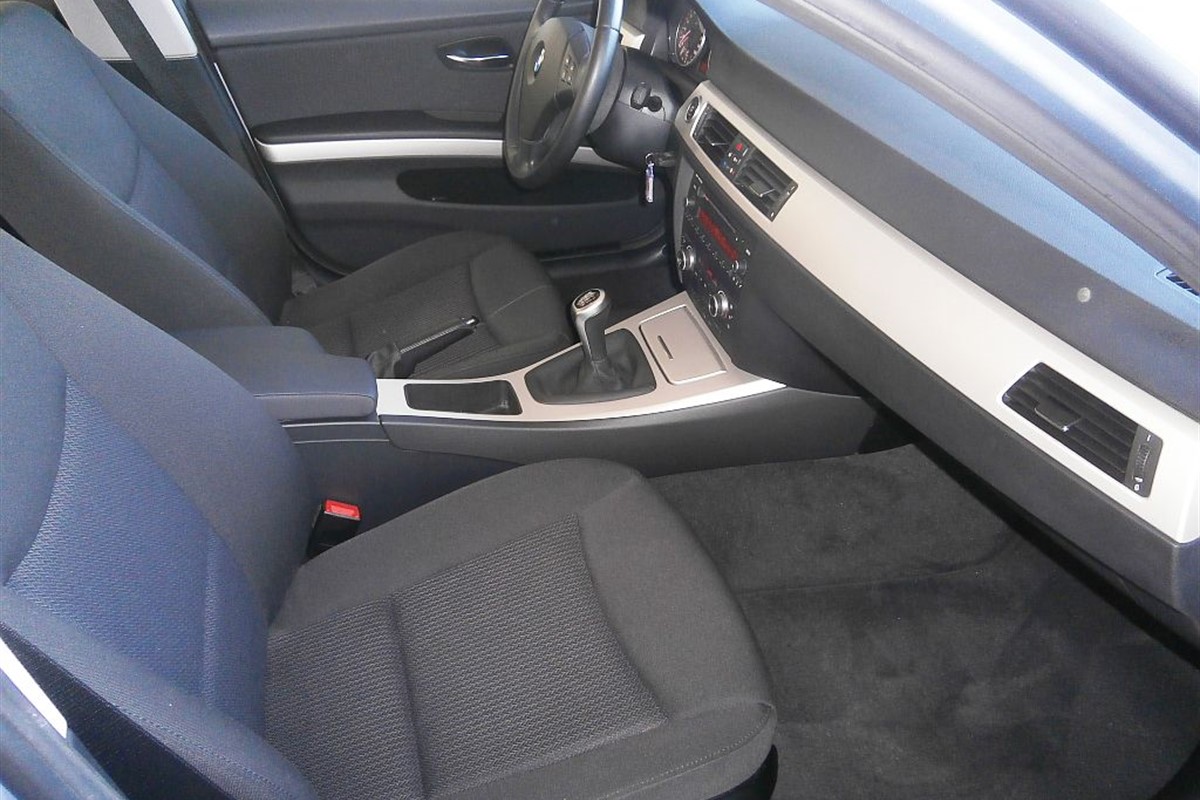 BMW
 3-Series 320 D xDrive Confort