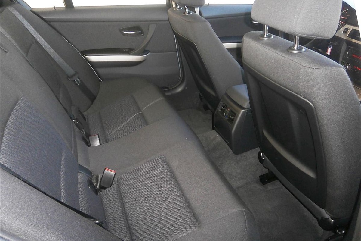 BMW
 3-Series 320 D xDrive Confort