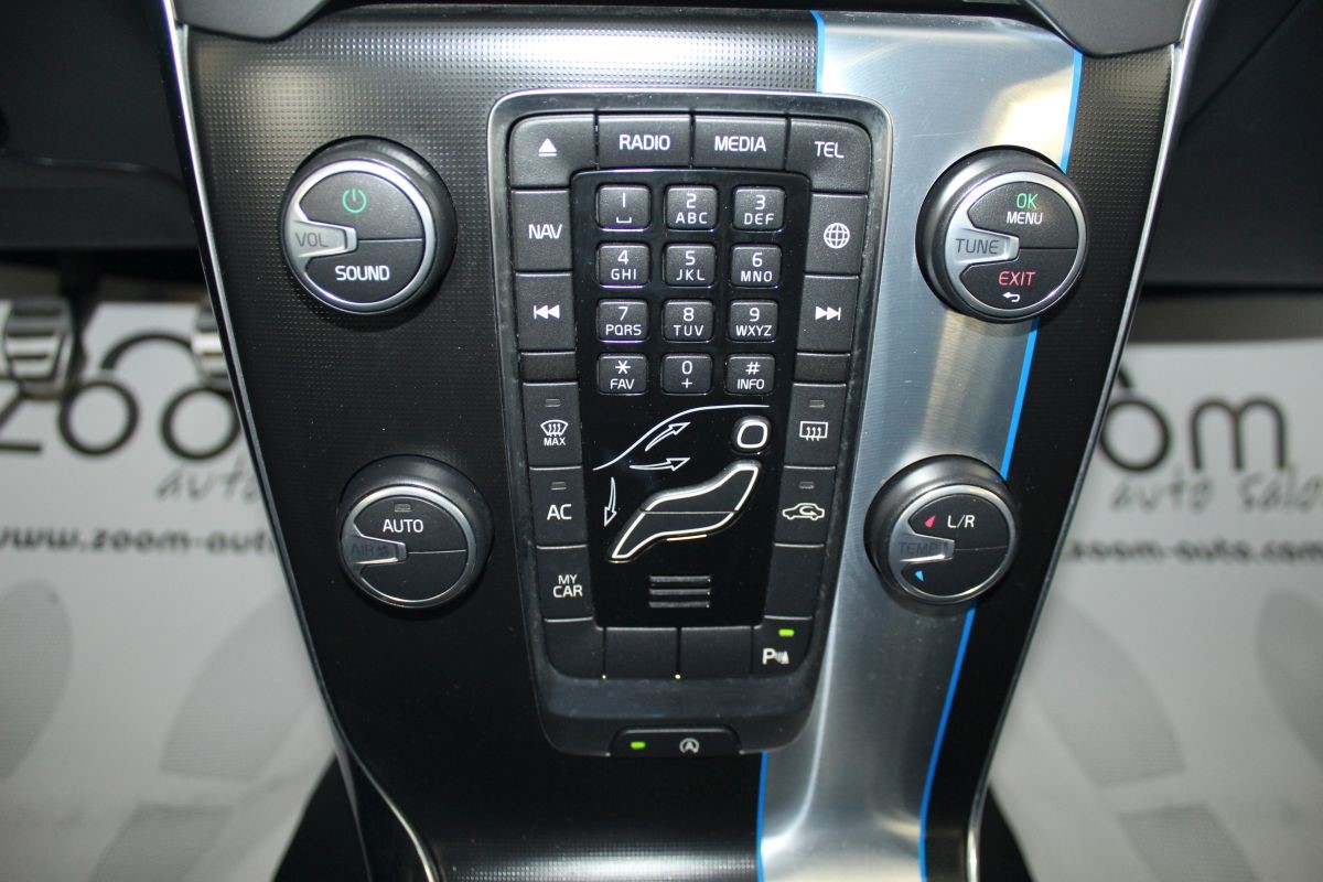 Volvo
 V40 2,0 D2 R-Desing
