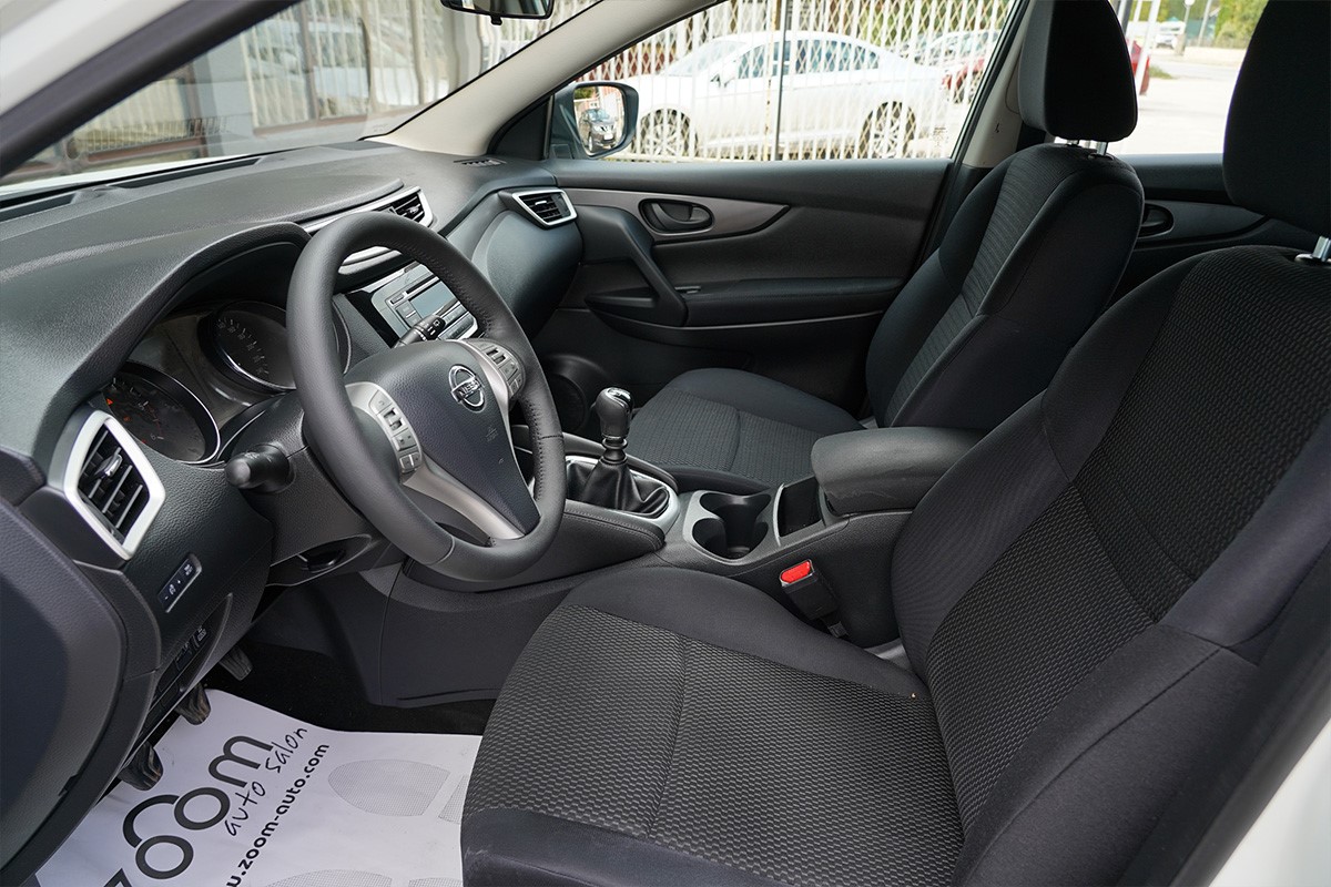 Nissan
 Qashqai 1.6 DCI 4 X 4