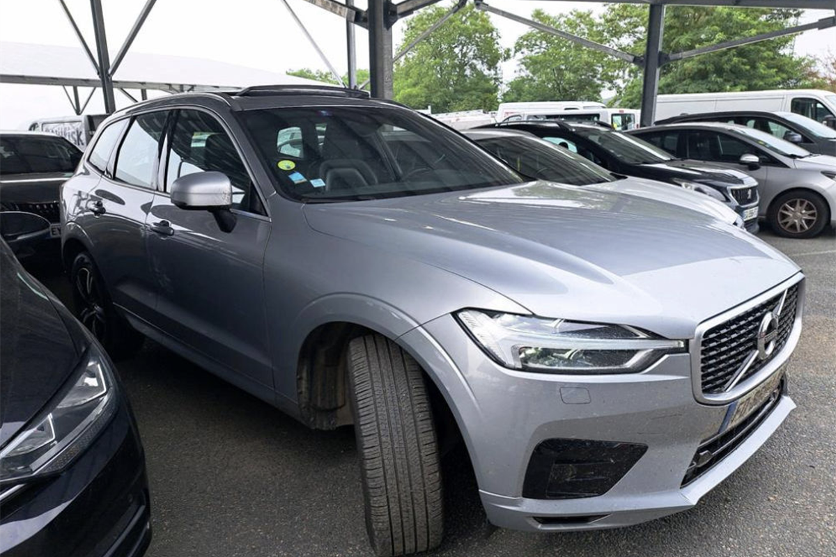 Volvo
 XC60 D5 AWD Geartronic R-Design