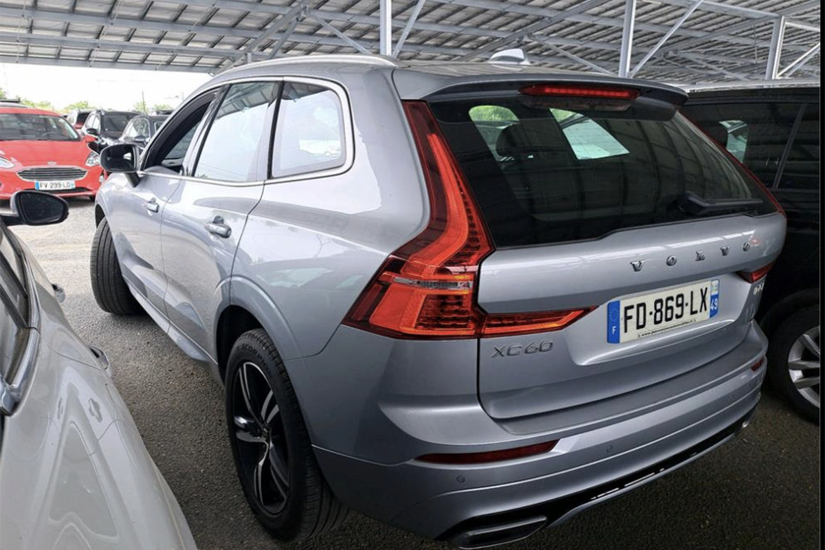 Volvo
 XC60 D5 AWD Geartronic R-Design