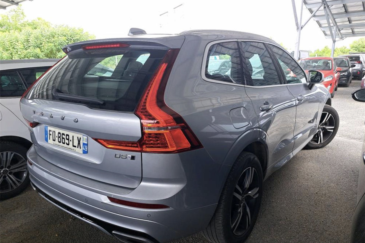 Volvo
 XC60 D5 AWD Geartronic R-Design