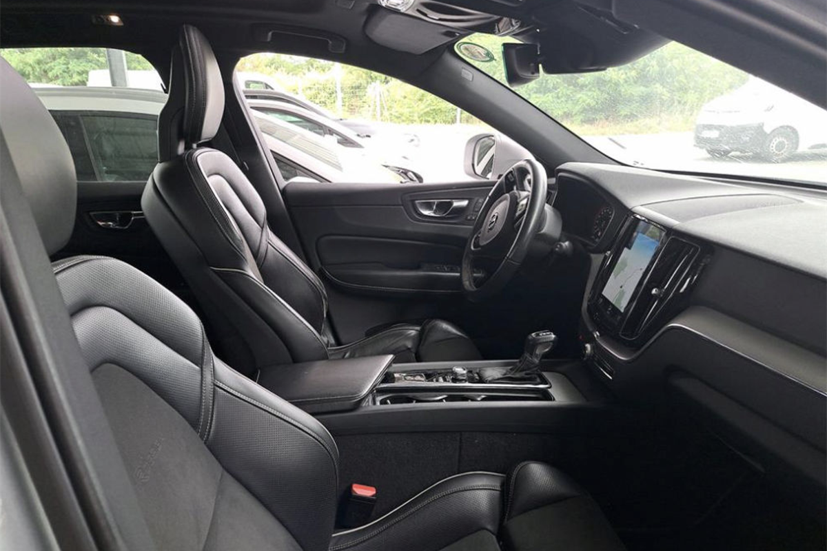 Volvo
 XC60 D5 AWD Geartronic R-Design