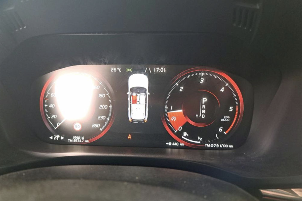 Volvo
 XC60 D5 AWD Geartronic R-Design