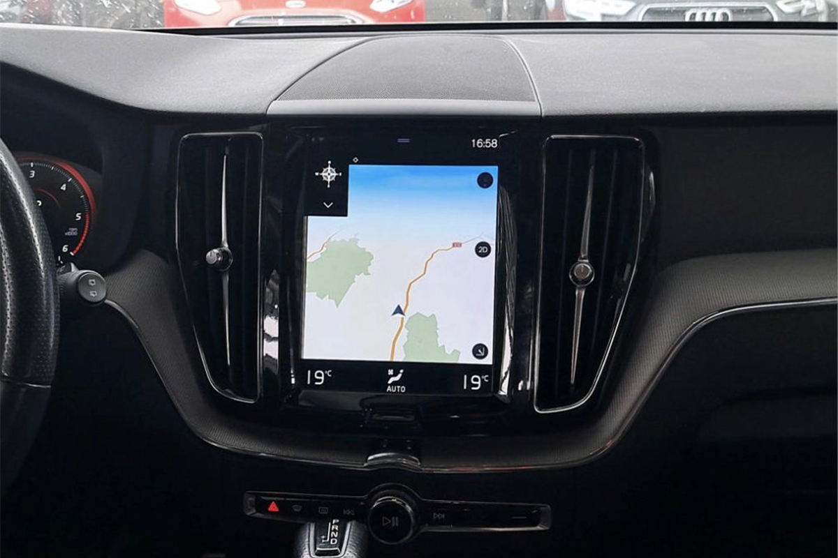 Volvo
 XC60 D5 AWD Geartronic R-Design