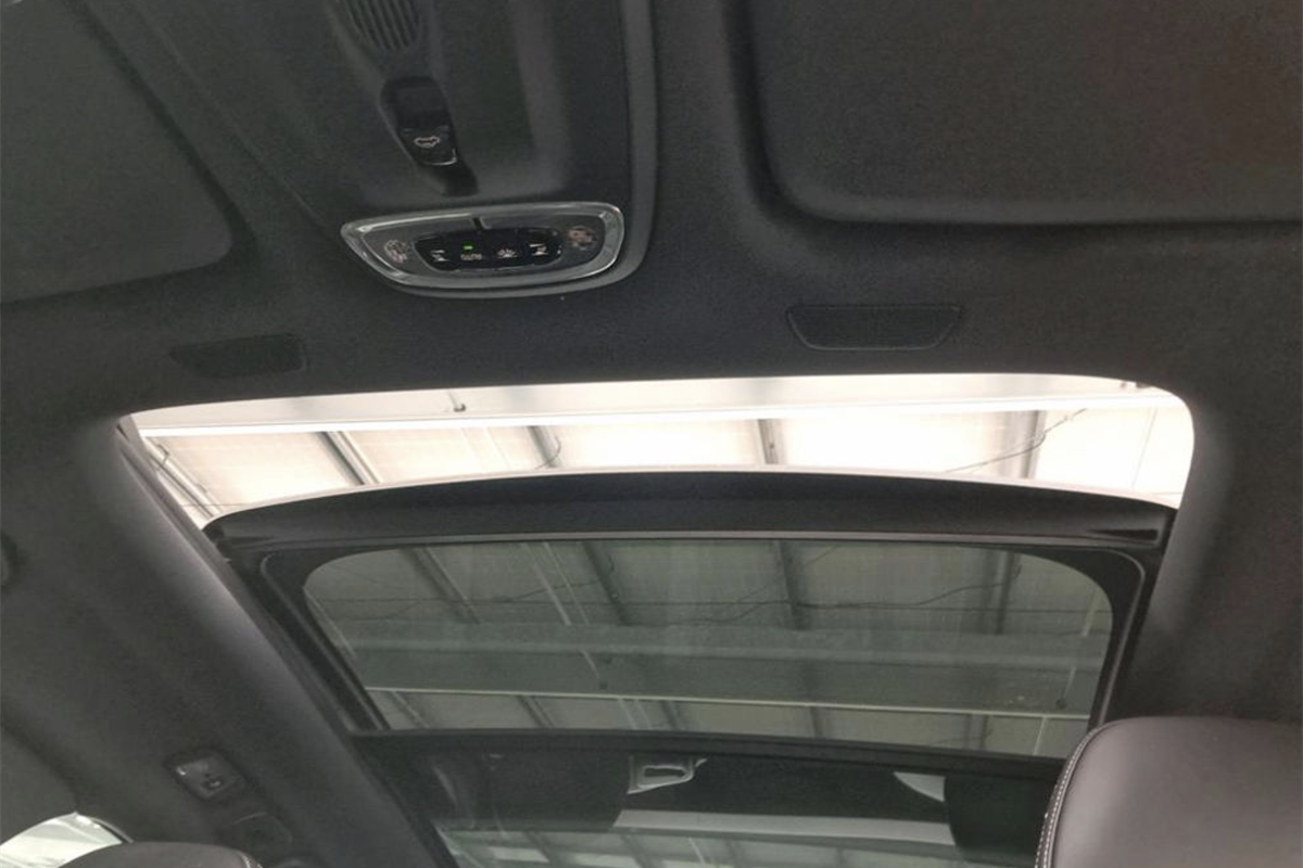 Volvo
 XC60 D5 AWD Geartronic R-Design