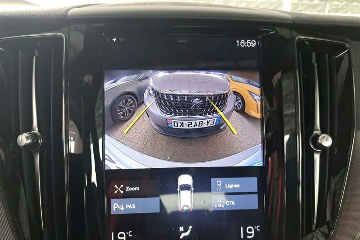 Volvo
 XC60 D5 AWD Geartronic R-Design