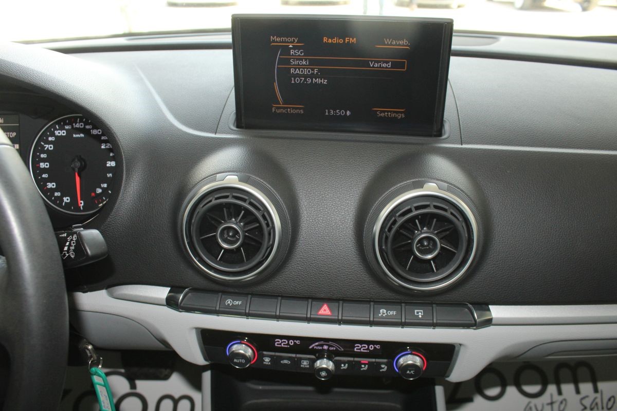 Audi A3
 1,6 TDI S-Tronic SPORTBACK ATTRACTION >novi model<