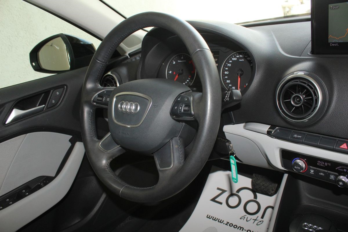 Audi A3
 1,6 TDI S-Tronic SPORTBACK ATTRACTION >novi model<