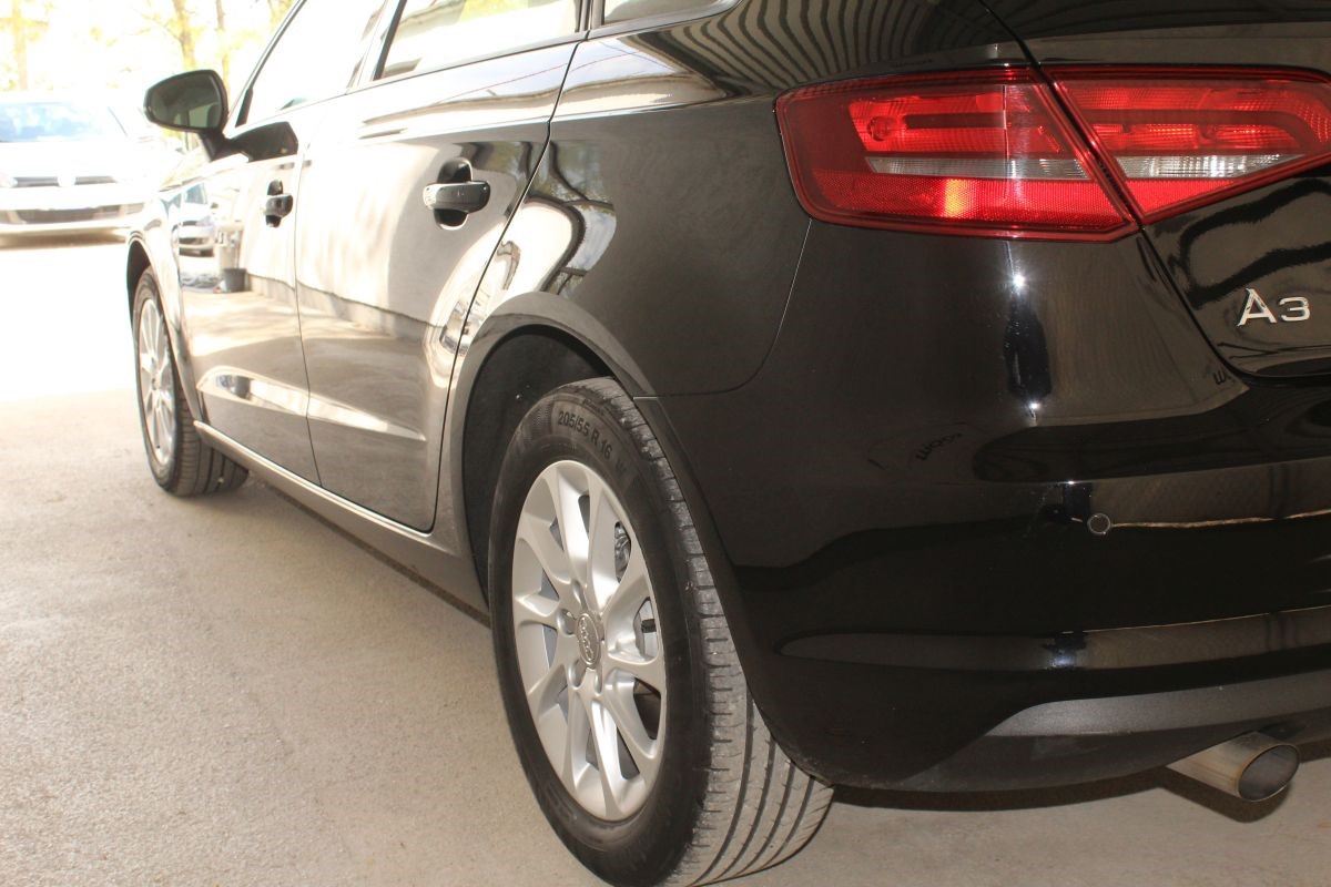 Audi A3
 1,6 TDI S-Tronic SPORTBACK ATTRACTION >novi model<