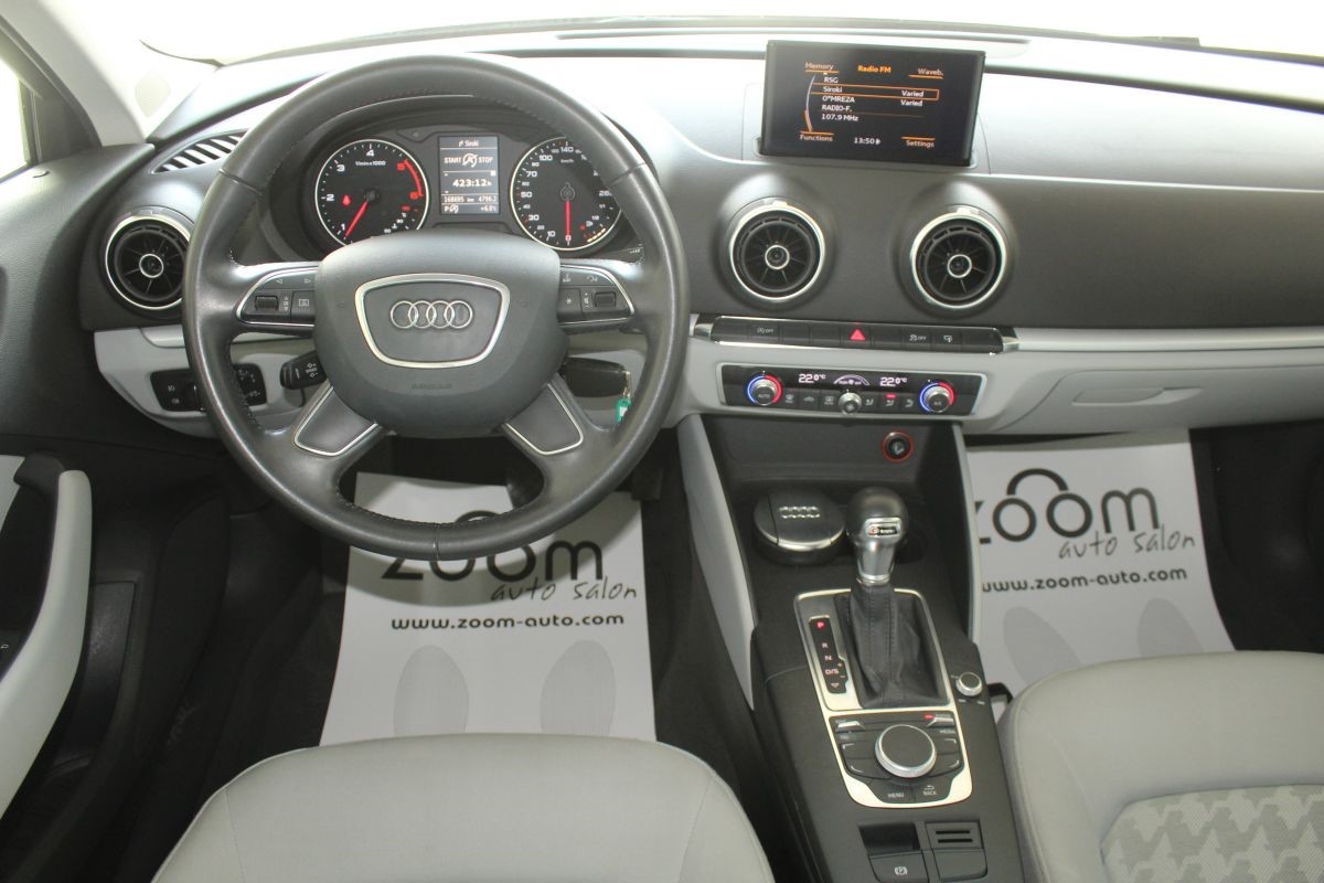 Audi A3
 1,6 TDI S-Tronic SPORTBACK ATTRACTION >novi model<