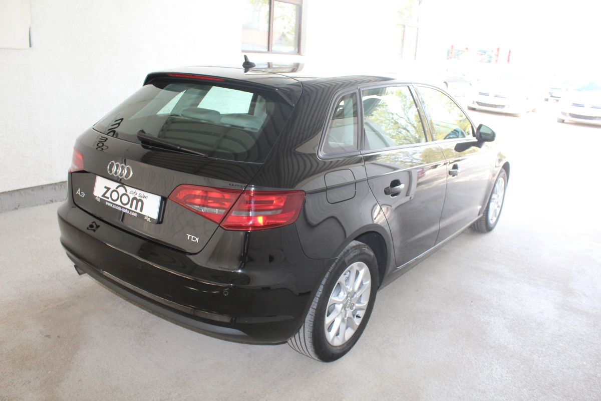 Audi A3
 1,6 TDI S-Tronic SPORTBACK ATTRACTION >novi model<