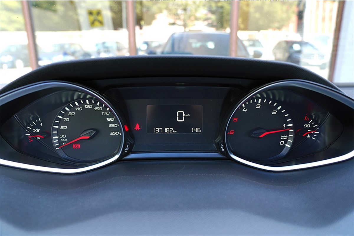 Peugeot 308 1.6 BLUEHDI