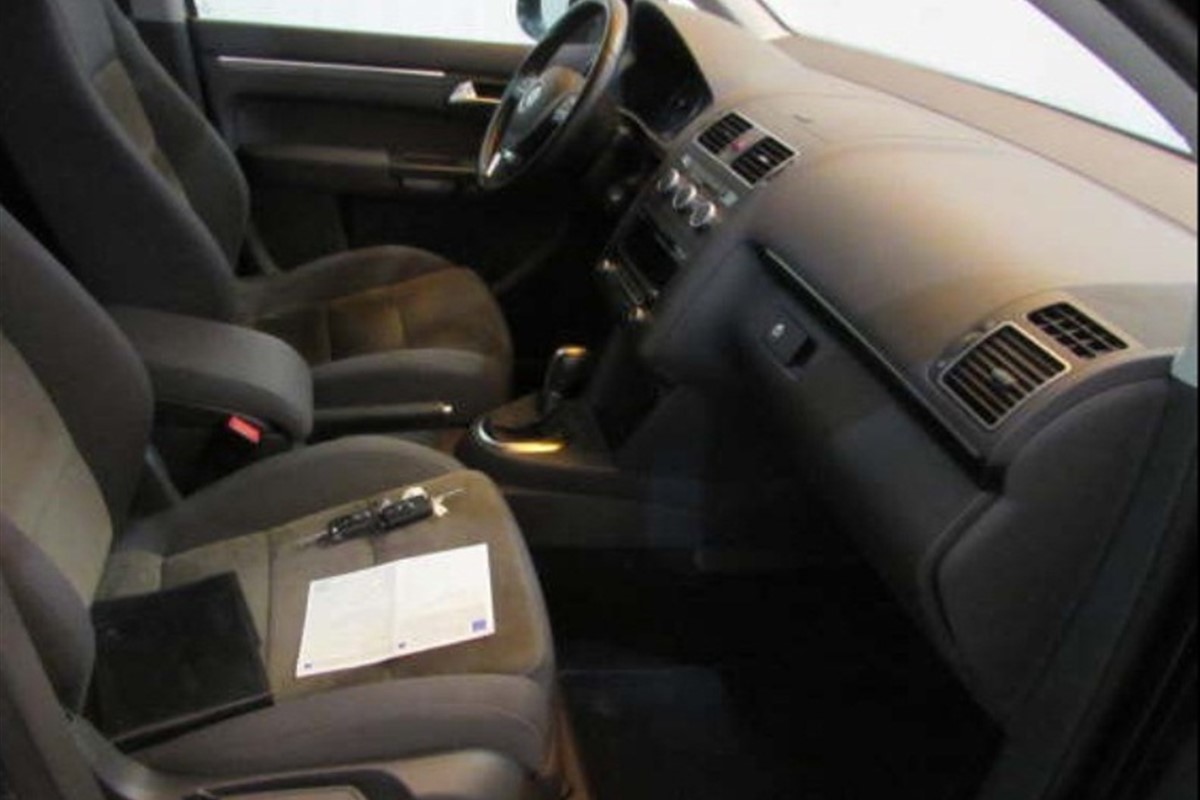Volkswagen Touran 2.0 CR TDI 177KS DSG-Tiptronik HIGHLINE 7-Sjedišta