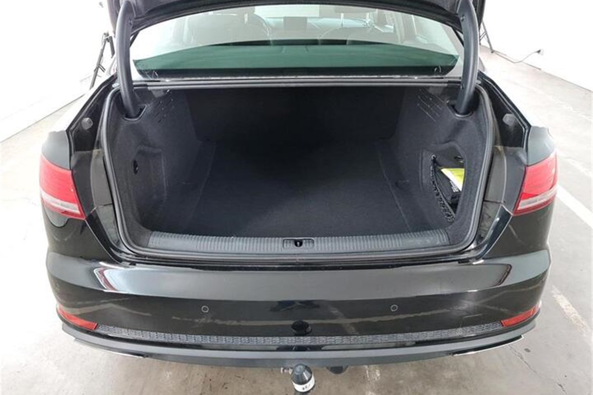 Audi A4
 30 TDi Stronic Business Edition