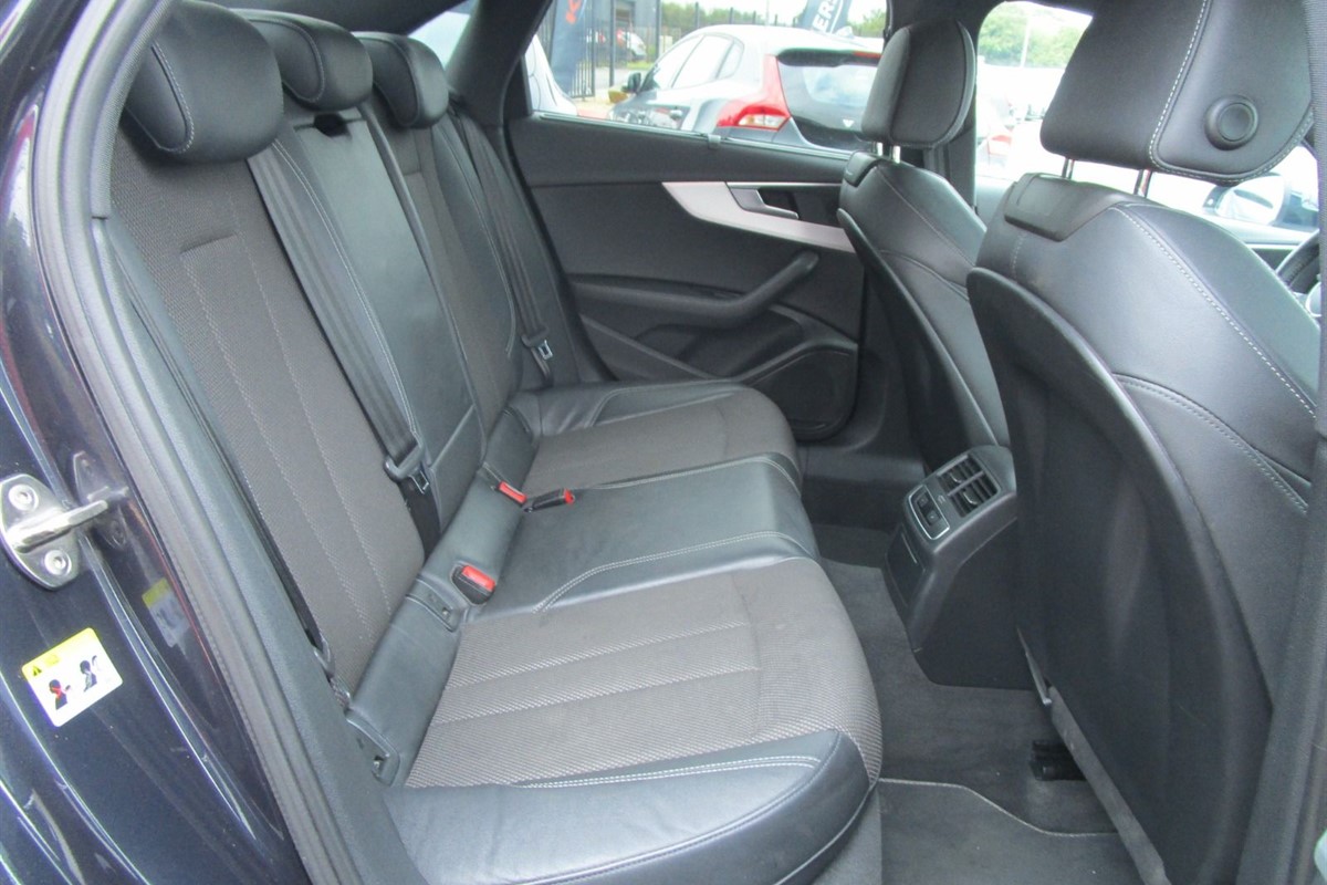 Audi A4
 2.0 TDi Quattro S-Line S-tronic