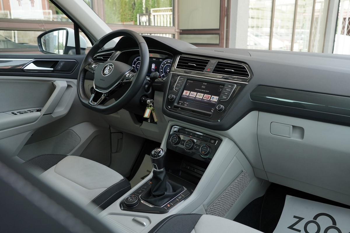 Volkswagen Tiguan
 2.0 TDI  BMT 4MOTION  Virtual Dashboard 