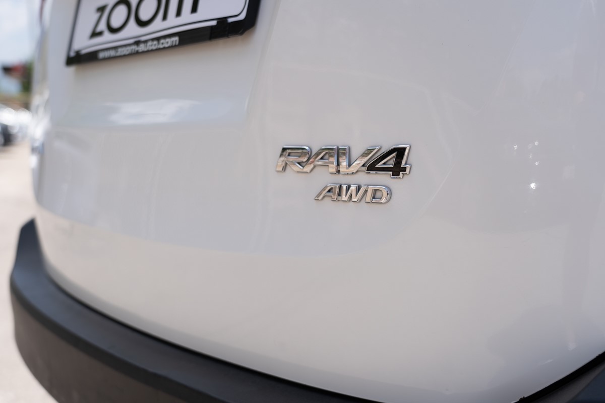 Toyota
 RAV4
 2,0 4x4