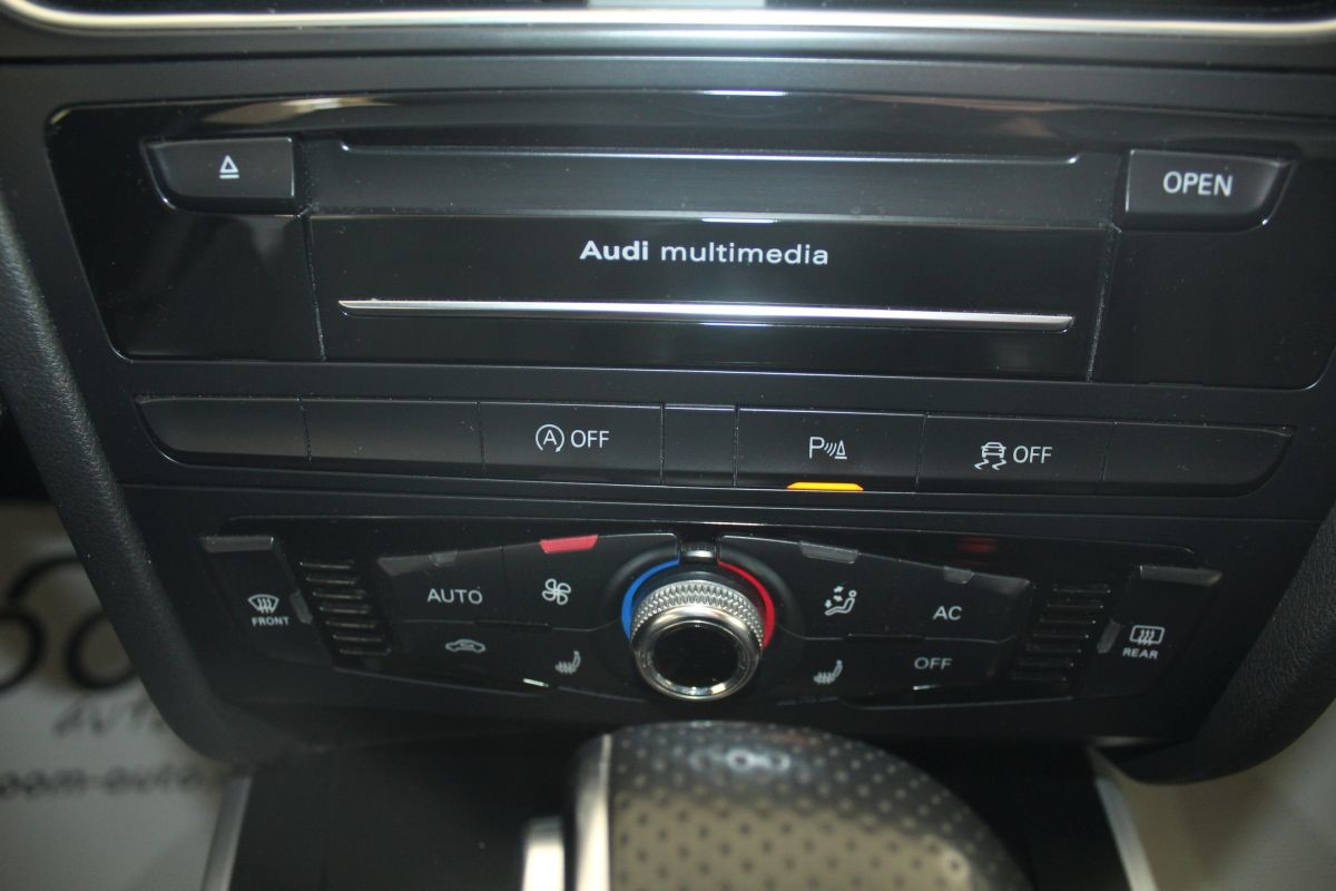 Audi A4
 3,0 TDI 3xS line