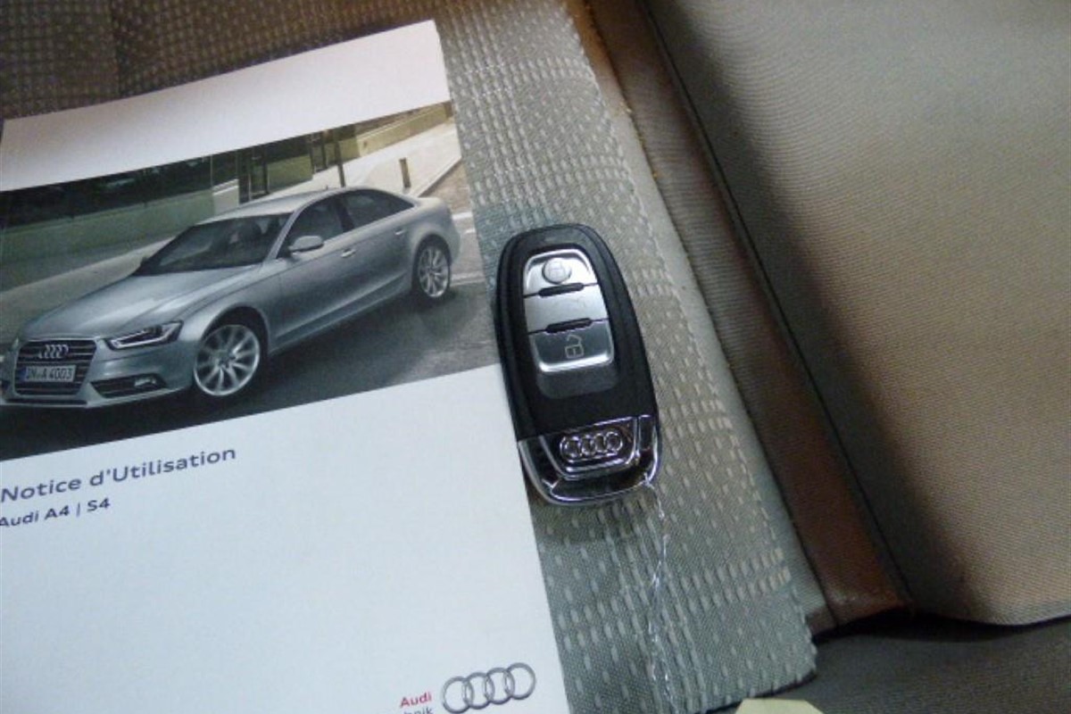 Audi A4
 2.0 TDI SPORTPAKET EXCLUSIVE >FACELIFT< Ultra TDI