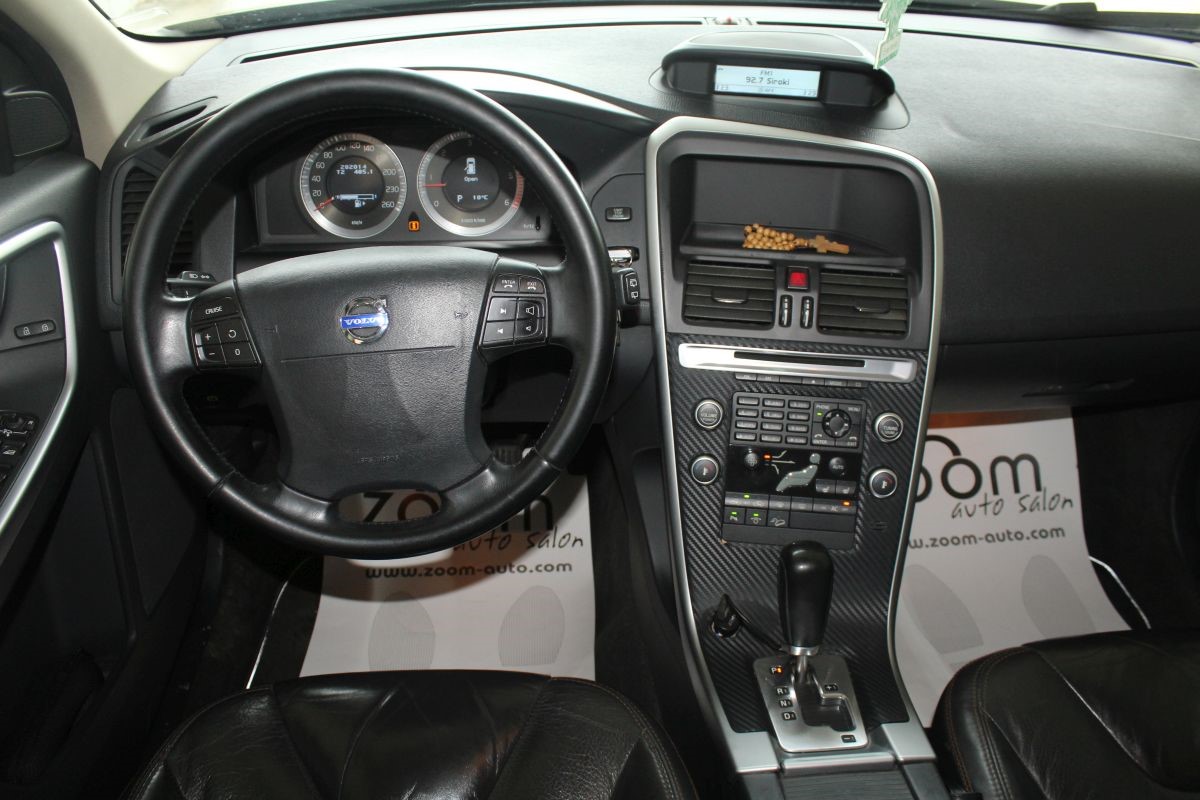 Volvo
 XC60 2,4 D5 AWD