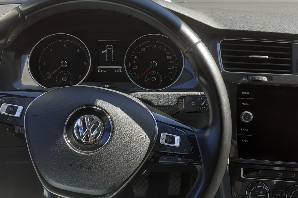 Volkswagen Golf 1.6 TDI CONFORT BUSINESS